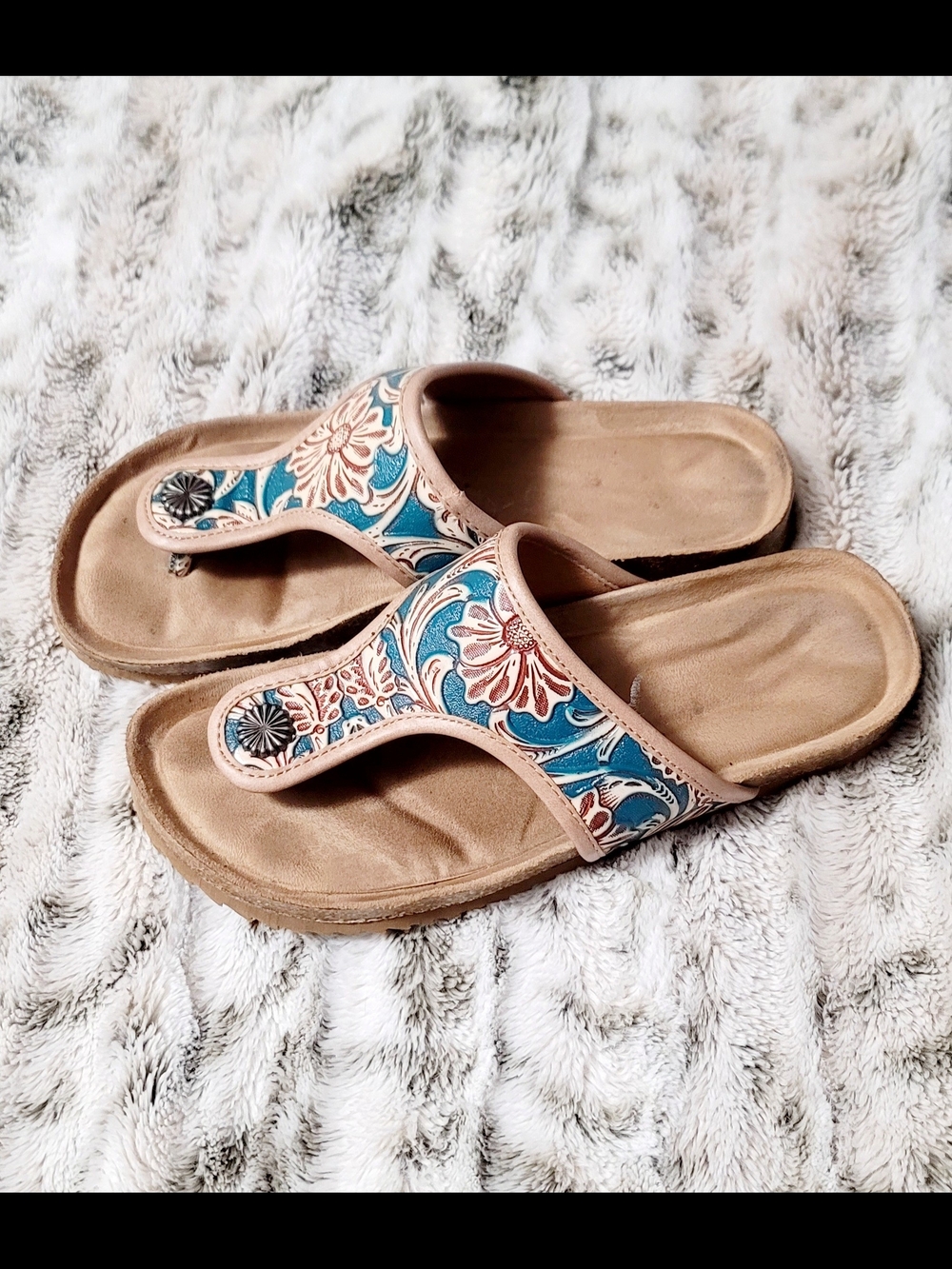 Women’s Floral Toe-Post Sandals in Teal and Tan